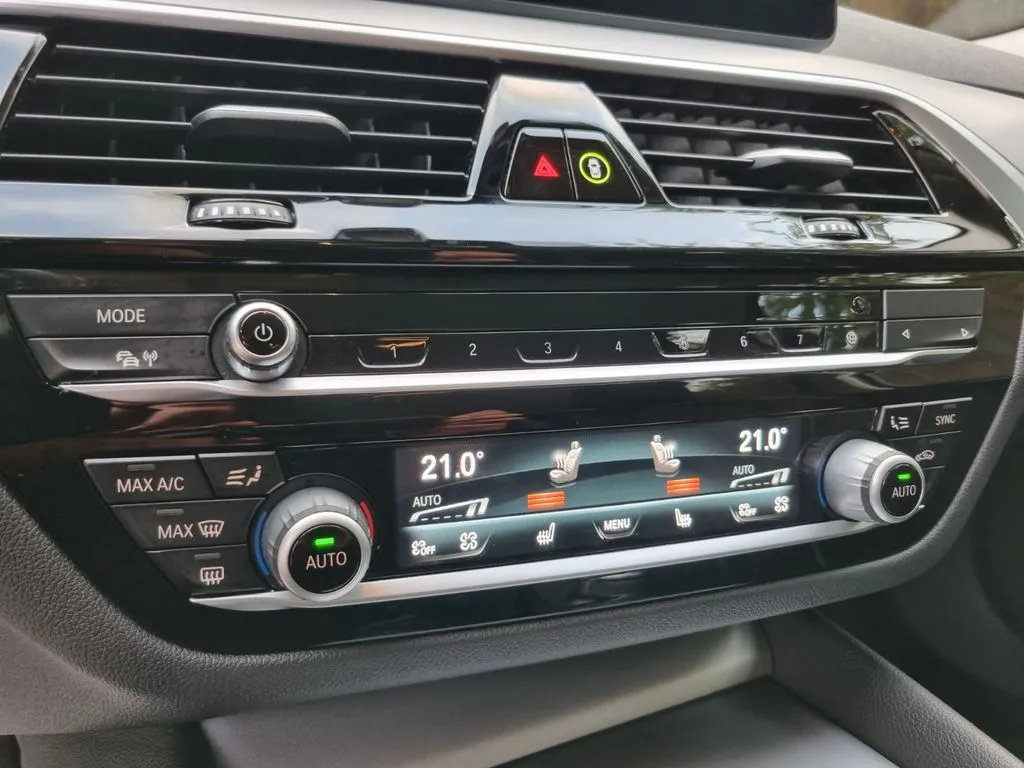 BMW 530 530d xDrive · Sport · Laser · HUD · Leder · 1. Hand – Bild 17