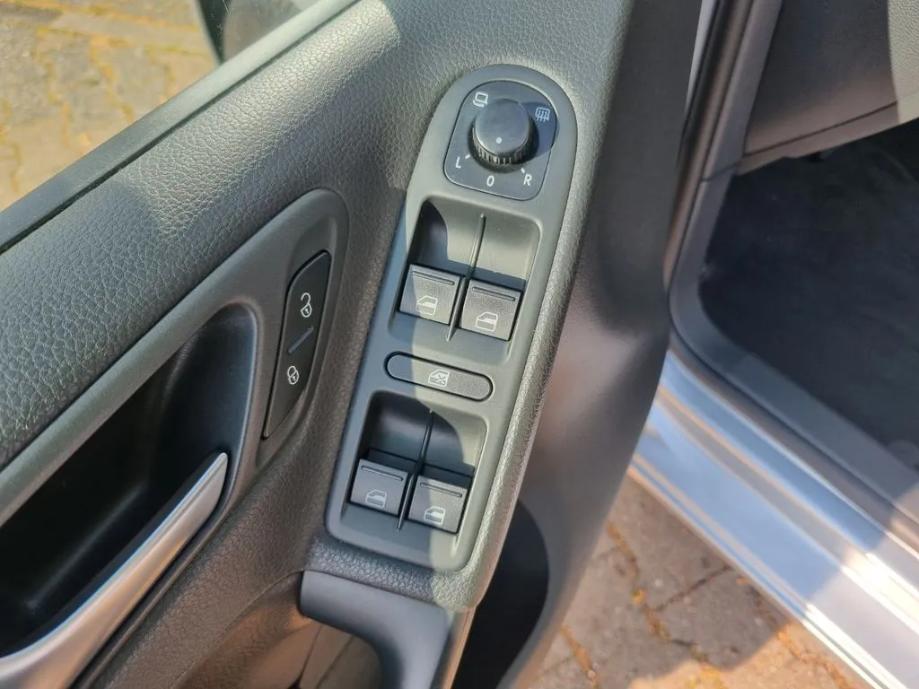 VW Golf VI Comfortline · DSG · Navi · Leder · RFK · PDC · Carpl – Bild 16