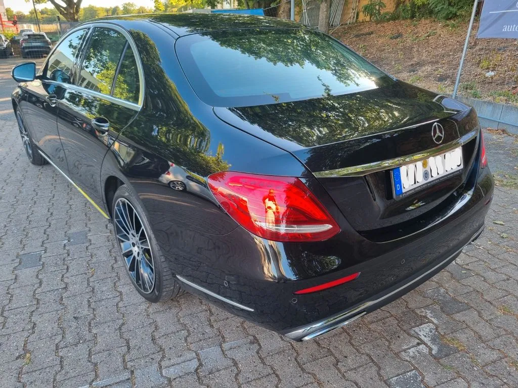 Mercedes-Benz E 220 E 220d Autom. · Exclusive · Navi · Kam · Sitzh · Standh – Bild 4