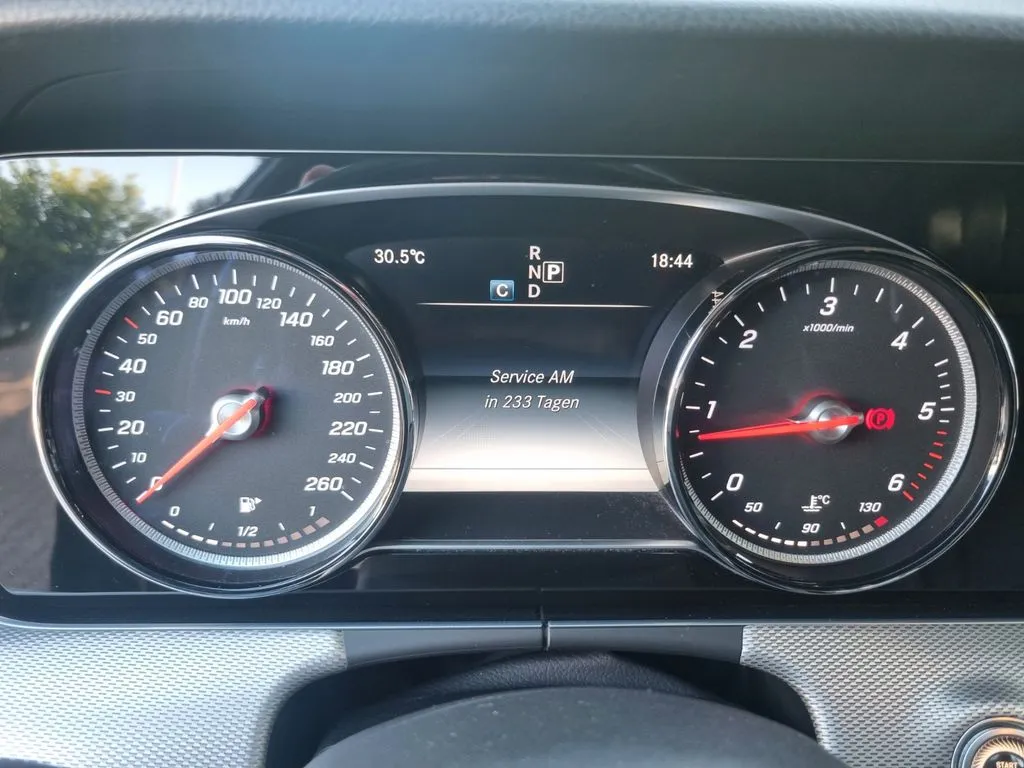 Mercedes-Benz E 220 E 220d Autom. · Exclusive · Navi · Kam · Sitzh · Standh – Bild 13