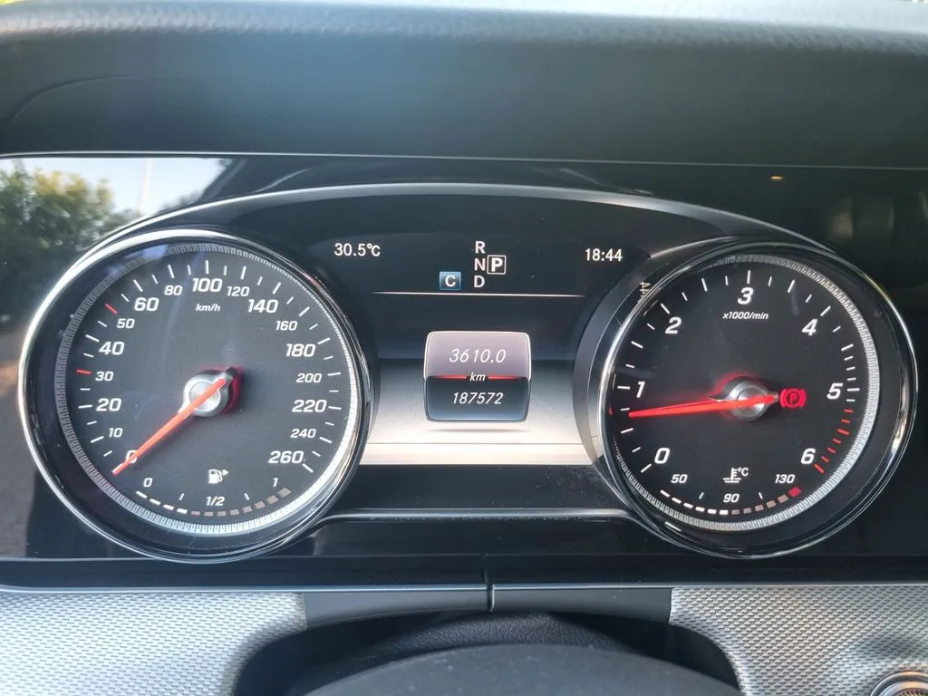 Mercedes-Benz E 220 E 220d Autom. · Exclusive · Navi · Kam · Sitzh · Standh – Bild 14