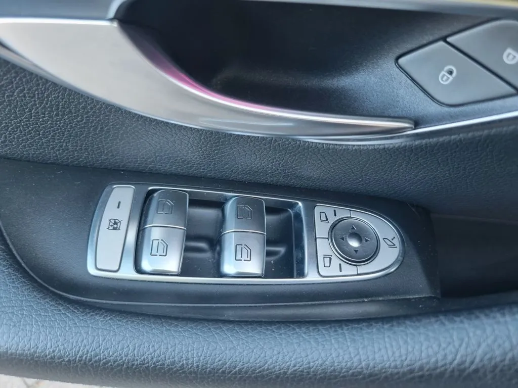 Mercedes-Benz E 220 E 220d Autom. · Exclusive · Navi · Kam · Sitzh · Standh – Bild 16