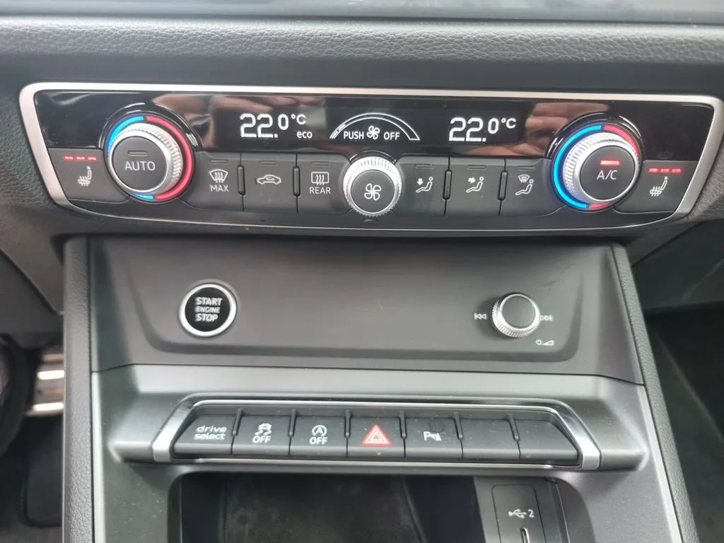 Audi Q3 Sportback 40 TDI quattro S line · LED · Pano · Auto – Bild 20